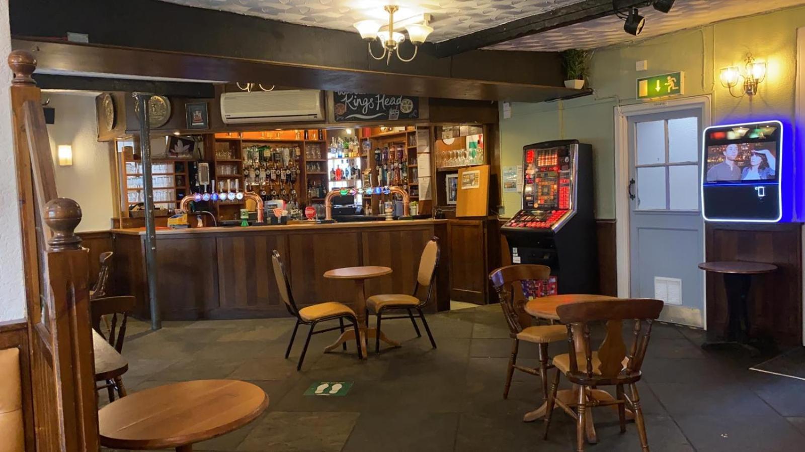 The Kings Head Hotel アバーガベニー エクステリア 写真