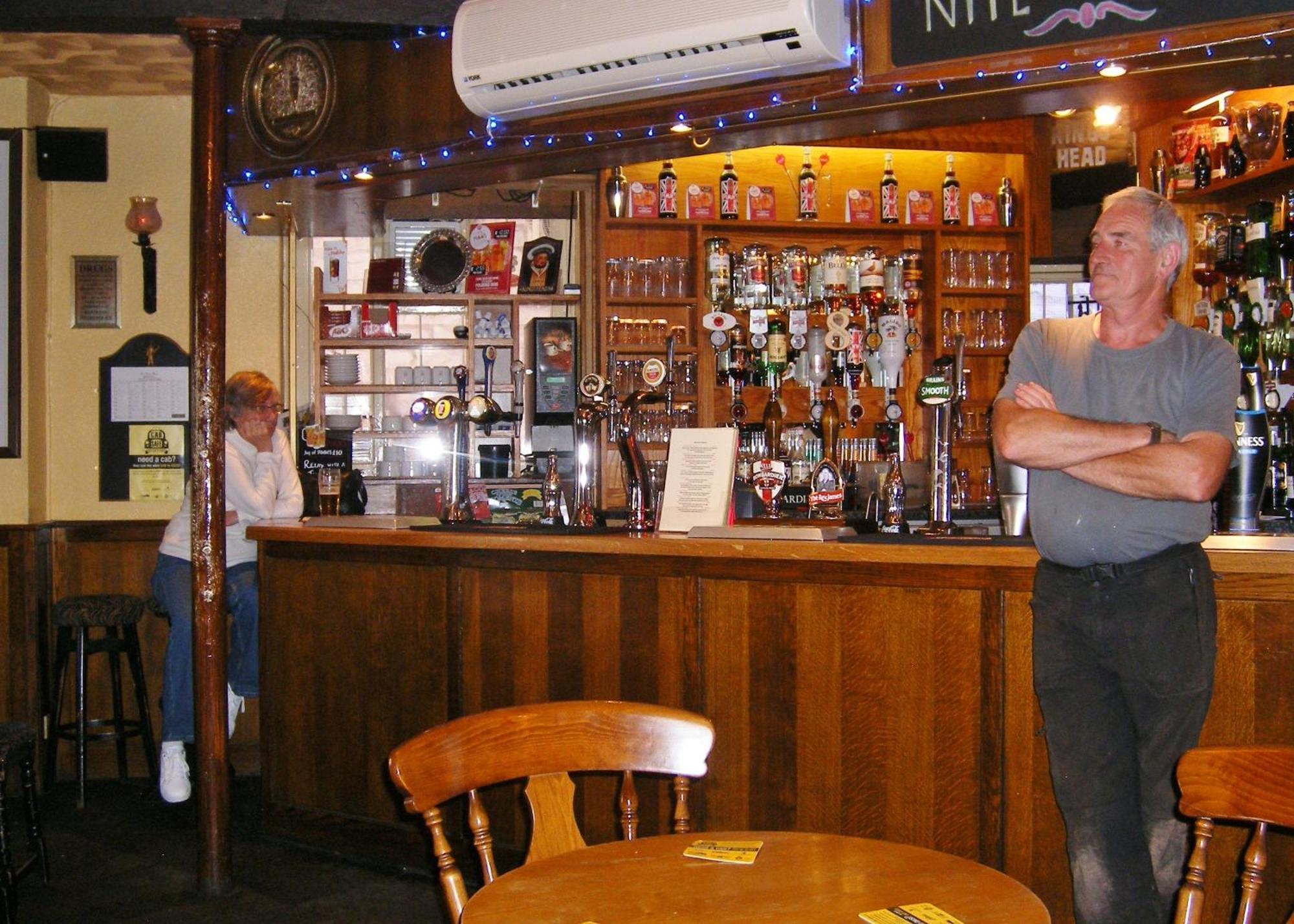 The Kings Head Hotel アバーガベニー エクステリア 写真