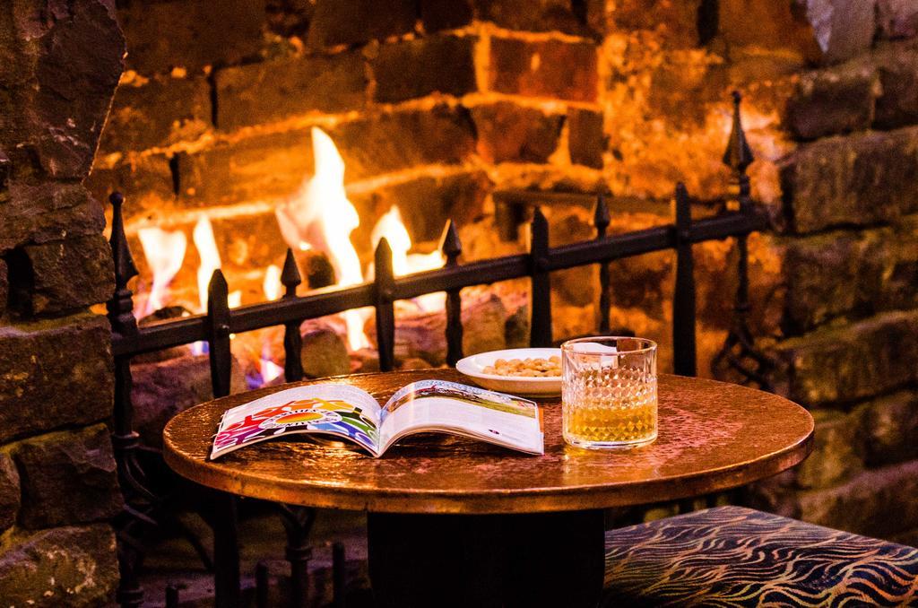 The Kings Head Hotel アバーガベニー エクステリア 写真