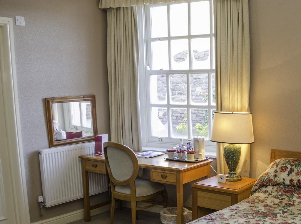 The Kings Head Hotel アバーガベニー エクステリア 写真